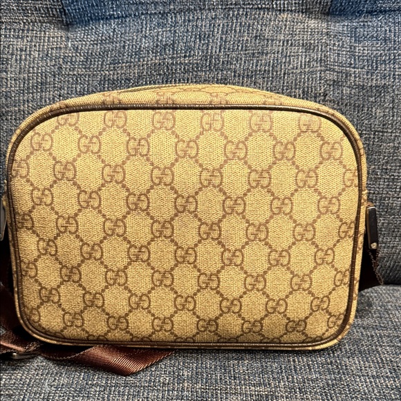 Gucci Supreme Camera Crossbody Bag - Picture 2 of 15